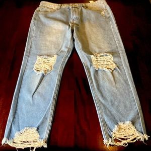 💙🩵Boohoo Distressed Jeans🩵💙